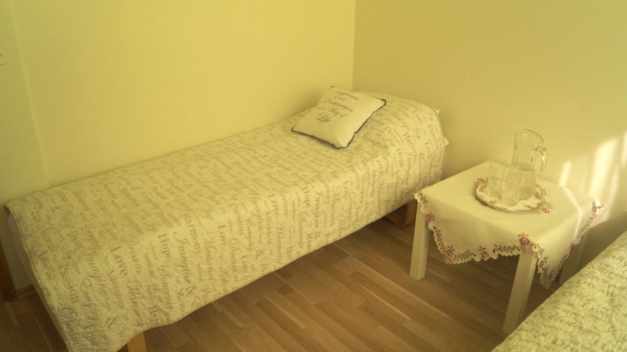 Twin Room With Shared Bathroom Njarthvik 外观 照片