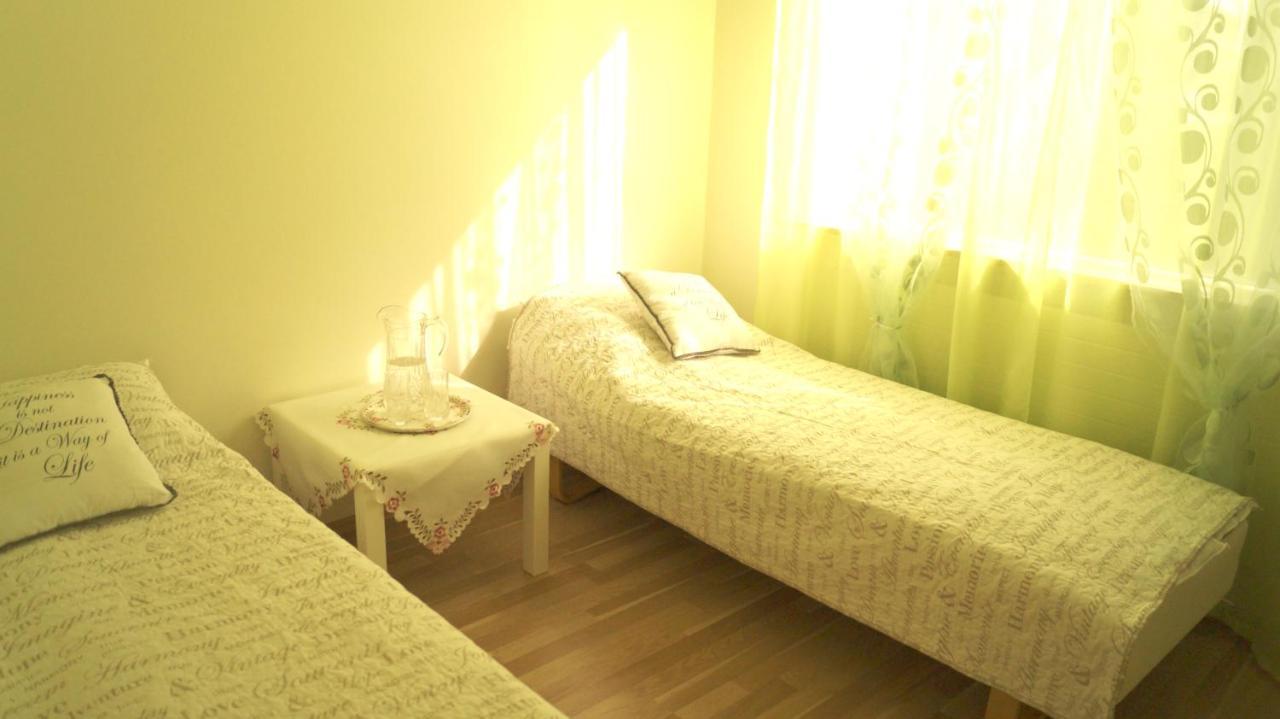 Twin Room With Shared Bathroom Njarthvik 外观 照片